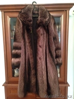 Продам енотовую шубу.Р-р 46-48, средней длины.Состояние отличное.Уступлю хорошо. - Изображение #1, Объявление #1504172
