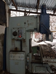 продам станки фрезерные токарные сверлильные листогибы гильотины.